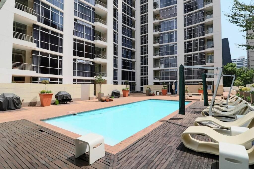 Upmarket Sandton Hydro Park Apartments โจฮันเนสเบิร์ก ภายนอก รูปภาพ