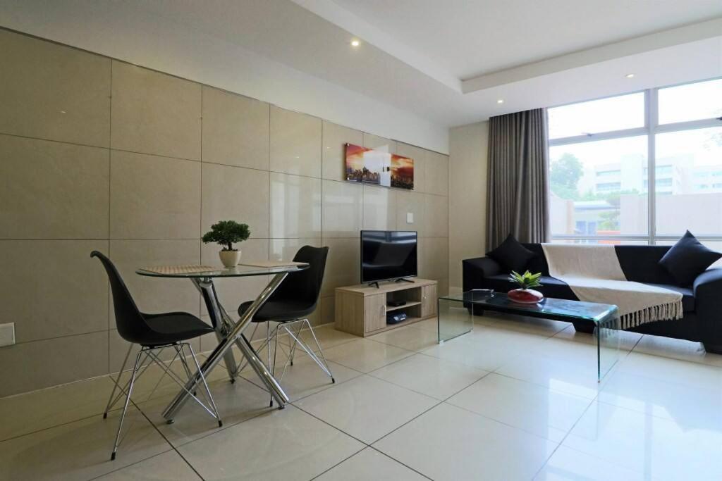 Upmarket Sandton Hydro Park Apartments โจฮันเนสเบิร์ก ภายนอก รูปภาพ