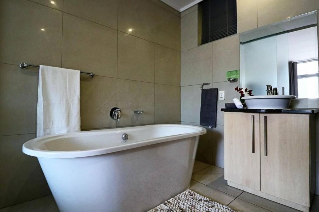 Upmarket Sandton Hydro Park Apartments โจฮันเนสเบิร์ก ภายนอก รูปภาพ