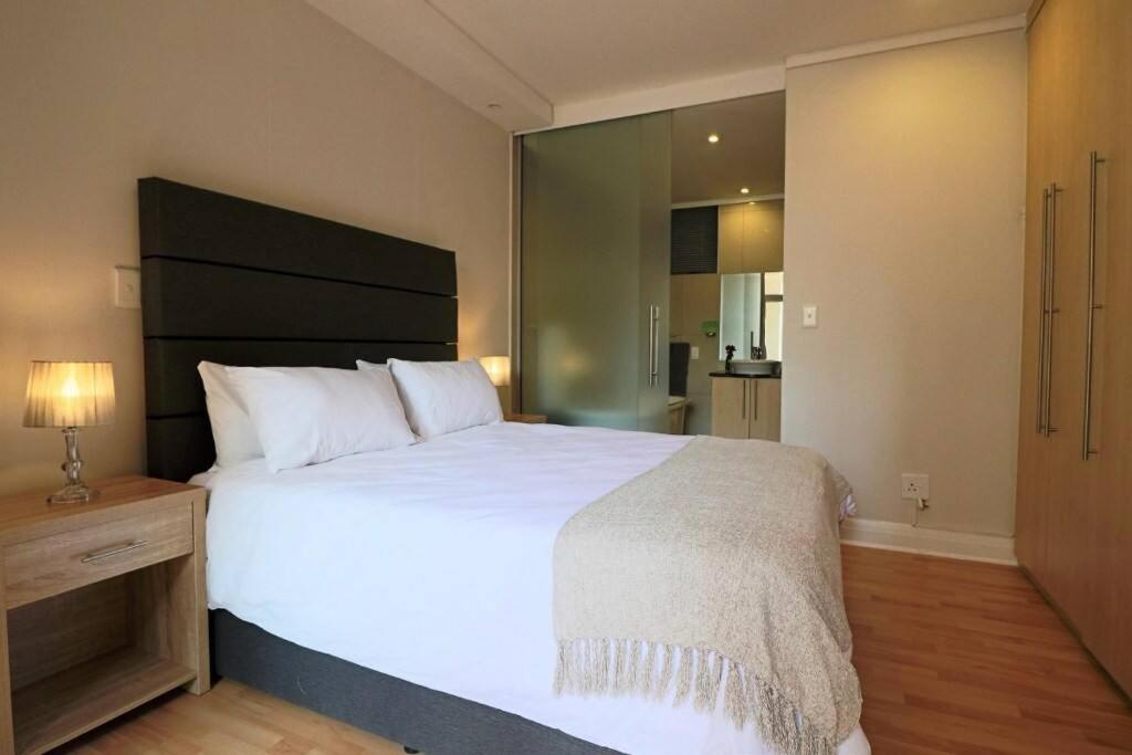 Upmarket Sandton Hydro Park Apartments โจฮันเนสเบิร์ก ภายนอก รูปภาพ